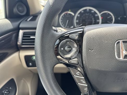 Used 2017 Honda Accord EX image 28