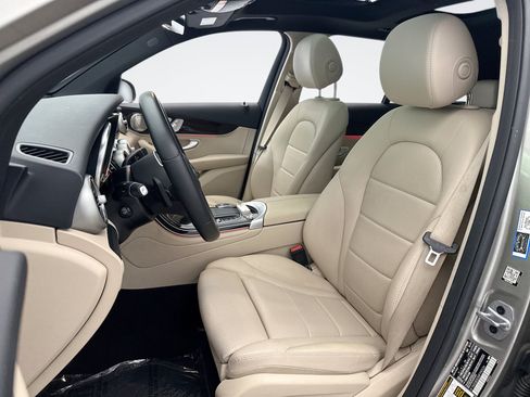 Used 2021 Mercedes-Benz GLC 300 4MATIC image 11