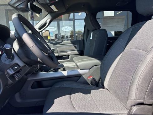 New 2026 RAM 2500 Big Horn AWD/4WD image 4