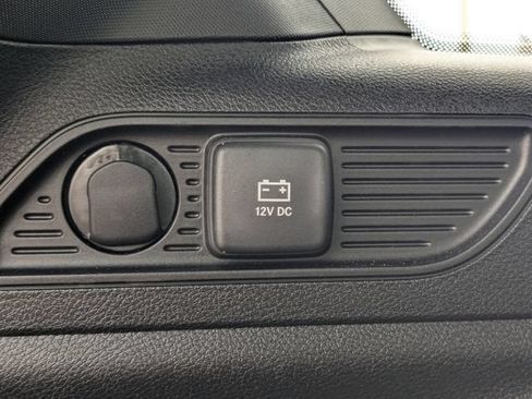 Used 2025 Jeep Grand Cherokee Limited RWD image 16