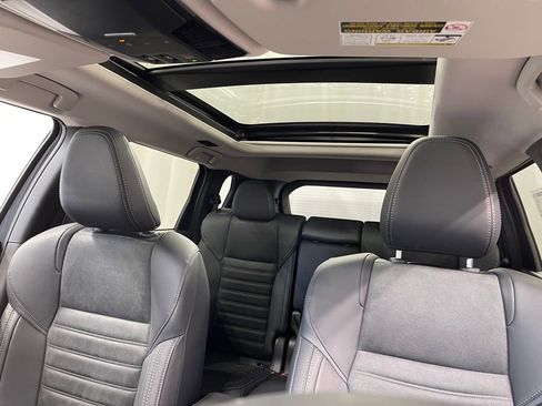 New 2025 Mitsubishi Outlander SE image 9