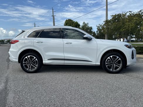Used 2025 Audi Q5 Premium w/ Convenience Package AWD/4WD image 3