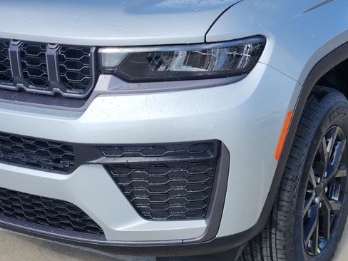 New 2026 Jeep Grand Cherokee Altitude RWD image 6