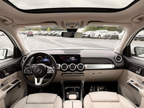 Used 2023 Mercedes-Benz GLB 250 w/ Premium Package image 29
