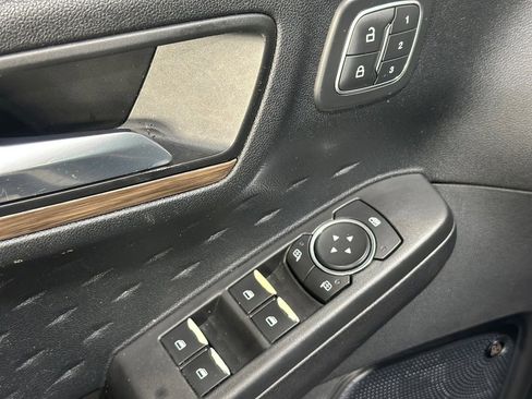 Used 2020 Ford Escape Titanium image 39