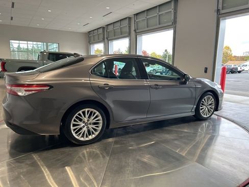 Used 2019 Toyota Camry XLE image 8