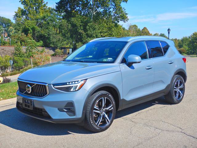 Used 2023 Volvo XC40 B5 Plus AWD/4WD image 1