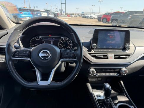 Used 2024 Nissan Altima 2.5 SR FWD image 16