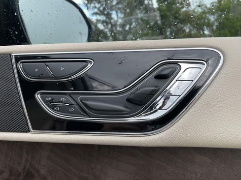 Used 2019 Lincoln Navigator Reserve AWD/4WD image 58