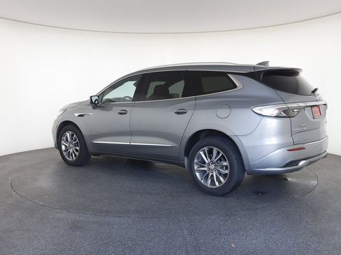 Used 2023 Buick Enclave Avenir image 7