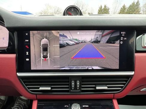 Used 2023 Porsche Cayenne Platinum Edition image 35