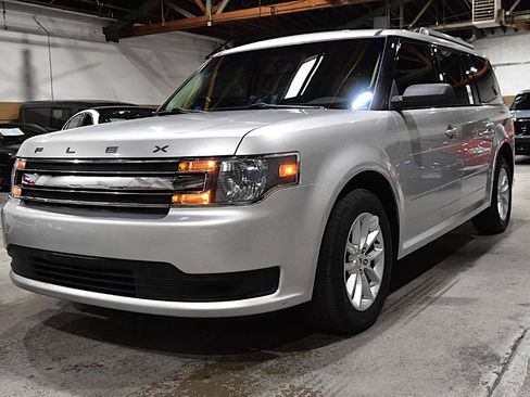 Used 2018 Ford Flex SE FWD image 3
