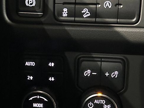 Used 2023 Chevrolet Suburban Premier AWD/4WD image 61