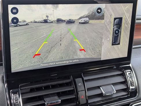 Used 2022 Lincoln Navigator 4WD image 13