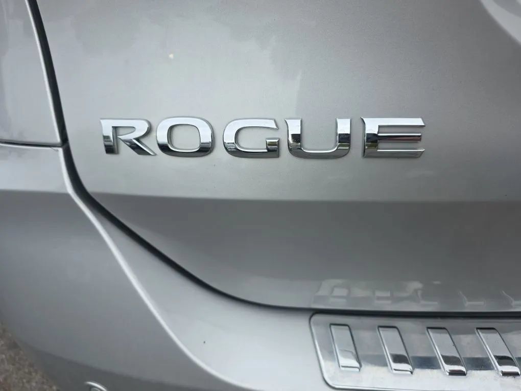 Used 2019 Nissan Rogue SV w/ Premium Package AWD/4WD image 17