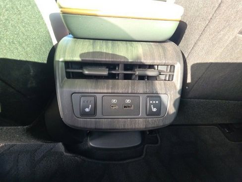 Used 2023 Nissan Ariya FWD image 25