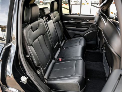 Used 2023 Jeep Grand Cherokee Overland w/ Luxury Tech Group IV image 45