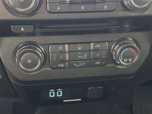 Used 2018 Ford F150 XLT w/ Equipment Group 302A Luxury AWD/4WD image 9