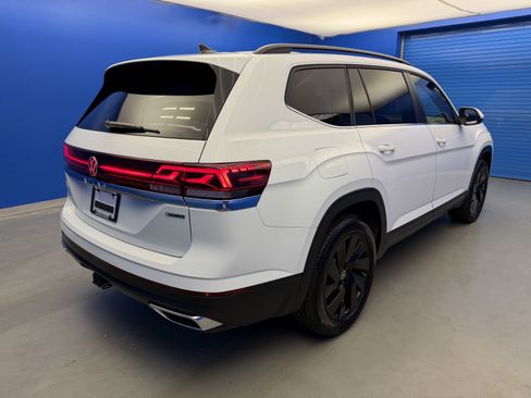 Certified 2025 Volkswagen Atlas SE w/ Panoramic Sunroof Package AWD/4WD image 7