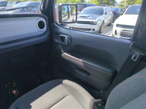 Used 2025 Jeep Wrangler Unlimited Sahara w/ Safety Group AWD/4WD image 18