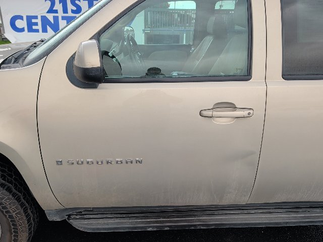 Used 2007 Chevrolet Suburban LT w/ LT Preferred Equipment Group AWD/4WD image 11