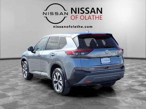 Used 2023 Nissan Rogue SV image 3