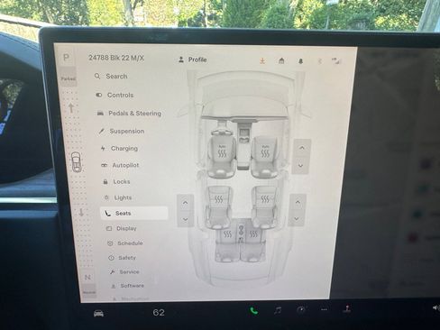 Used 2022 Tesla Model X image 41