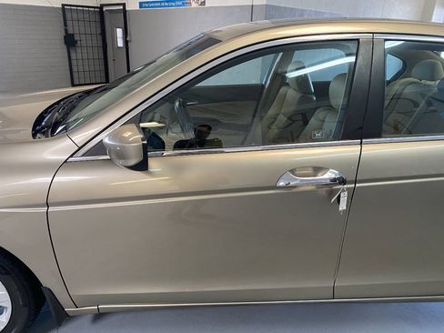 Used 2010 Honda Accord EX-L image 16