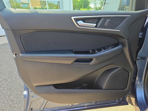 Used 2018 Ford Edge SEL FWD image 12