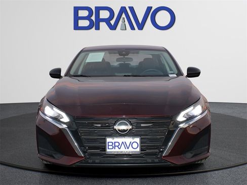 Used 2024 Nissan Altima 2.5 SV image 2