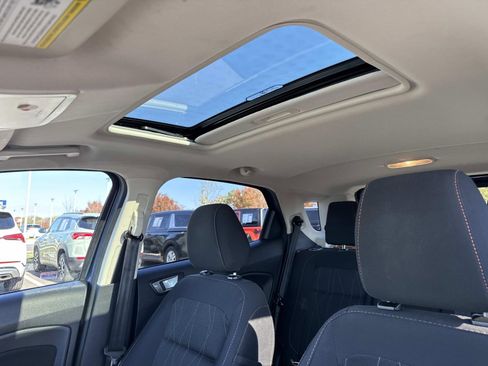 Used 2021 Ford EcoSport SE w/ SE Convenience Package image 9