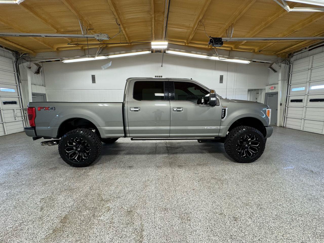 Used 2019 Ford F250 Platinum w/ Platinum Ultimate Package AWD/4WD image 5