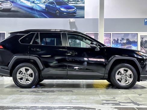 Used 2022 Toyota RAV4 XLE image 7