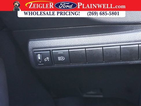 Used 2025 Toyota Corolla LE image 24