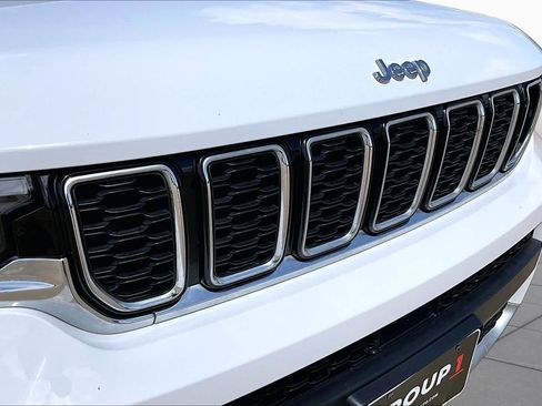 Used 2022 Jeep Grand Cherokee L Limited AWD/4WD image 25