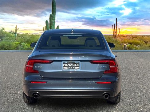 Used 2020 Volvo S60 T6 Momentum image 5