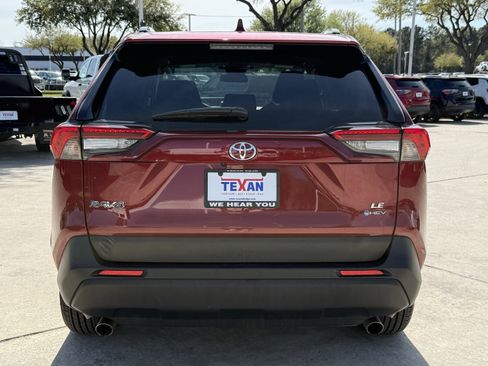Used 2025 Toyota RAV4 LE image 6