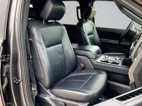 Used 2019 Ford Expedition XLT w/ Equipment Group 202A AWD/4WD image 8