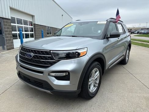 Certified 2023 Ford Explorer XLT w/ Equipment Group 202A AWD/4WD image 5