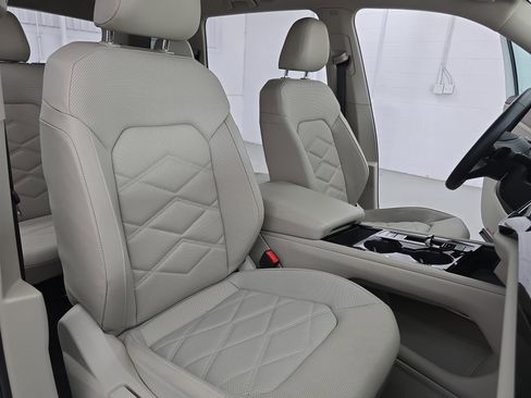 Certified 2024 Volkswagen Atlas SE image 10