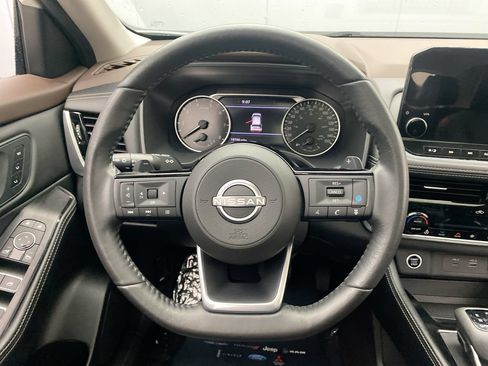 Used 2023 Nissan Rogue SL AWD/4WD image 16
