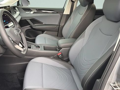 New 2026 Volkswagen Tiguan SE FWD image 28