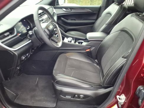 Used 2024 Jeep Grand Cherokee L Altitude AWD/4WD image 9