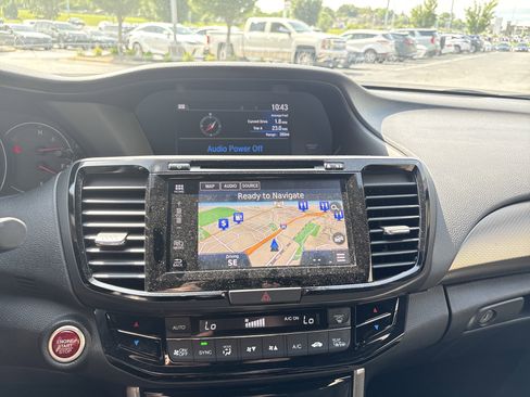 Used 2017 Honda Accord Touring image 23