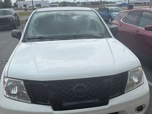 Used 2019 Nissan Frontier SV w/ Value Truck Package RWD image 9