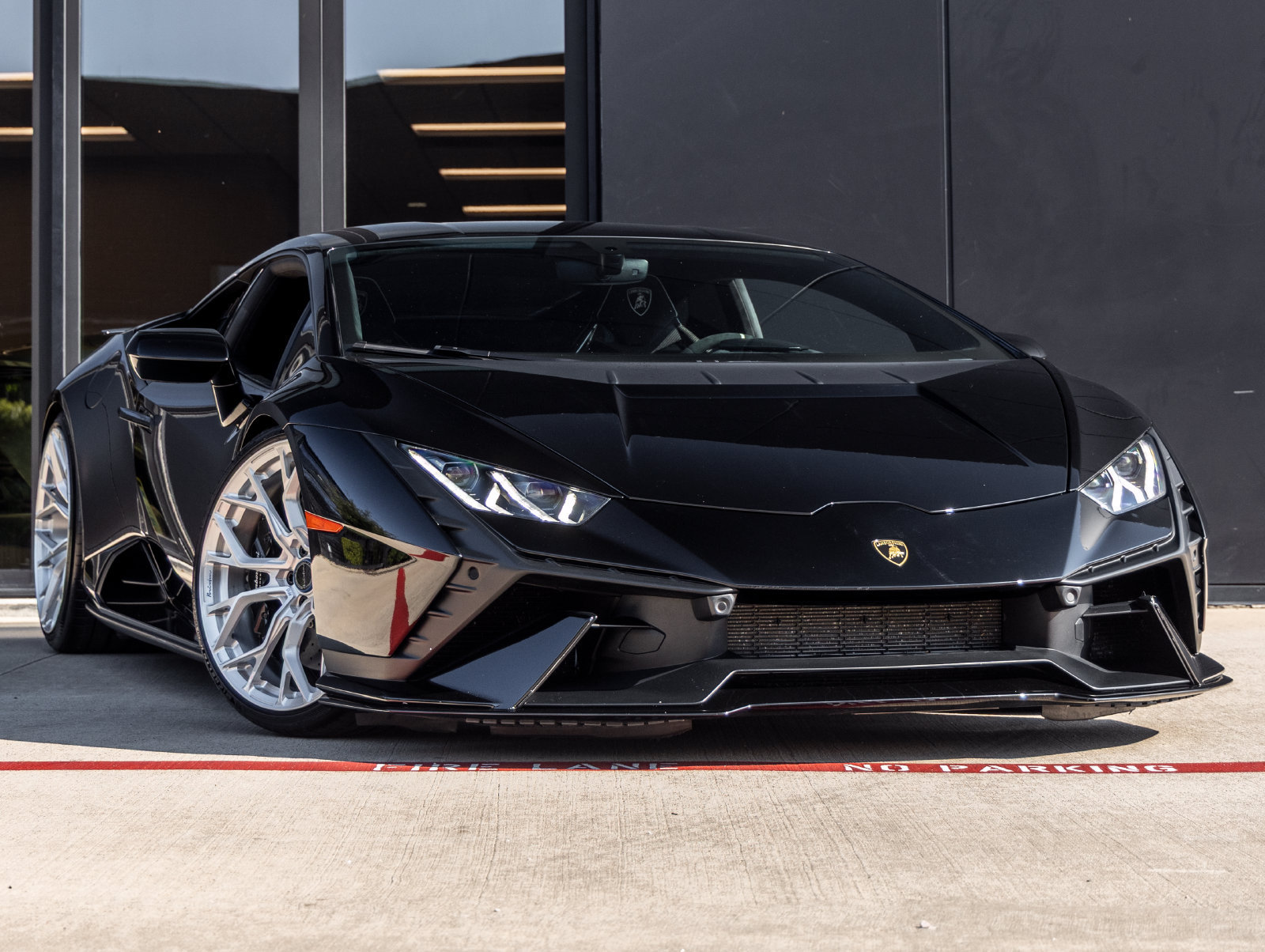 Used 2023 Lamborghini Huracan Tecnica RWD image 2