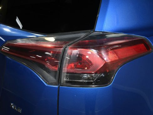 Used 2018 Toyota RAV4 XLE image 59