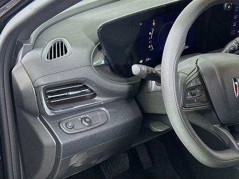 Used 2025 Buick Envista Preferred image 16