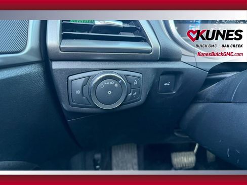 Used 2017 Ford Fusion SE w/ Equipment Group 201A image 9