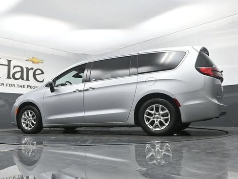 Used 2023 Chrysler Pacifica Touring-L FWD image 56